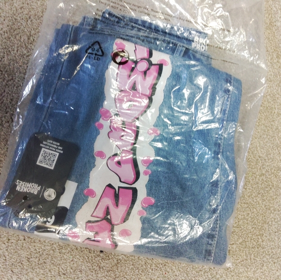 Broken Promises "don't leave" NWT - Picture 9 of 10